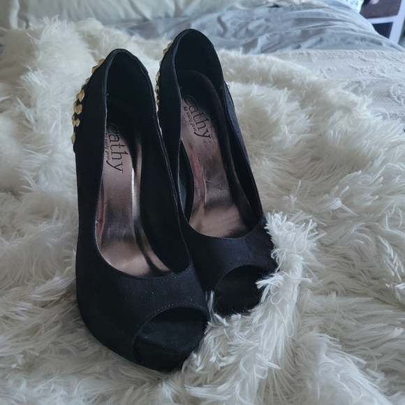 Kathy Jean 4in stiletto, 1in platform, black with gold accent on back, size 5 - Picture 5 of 6